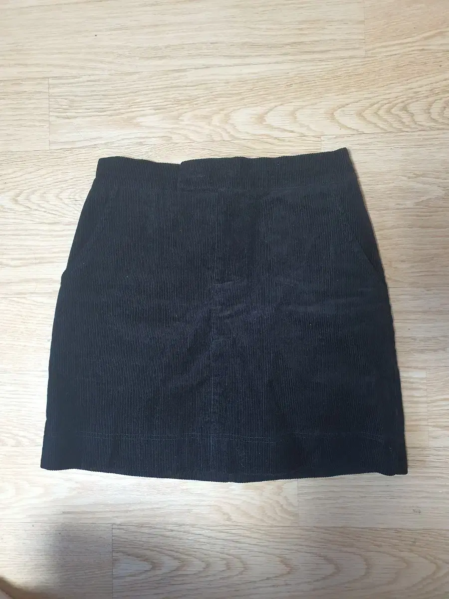 닉앤니콜 CORDUROY MINI SKIRT 블랙 스커트 코듀로이 스커트